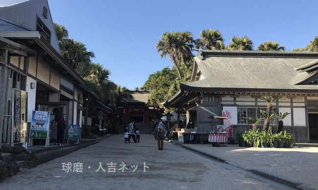 青島神社　本殿までの道